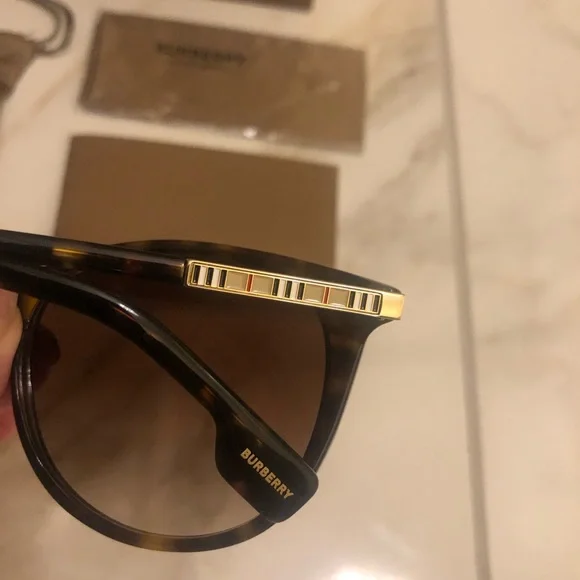 🔥NEW BURBERRY BEST SELLER SUNGLASSES 🔥